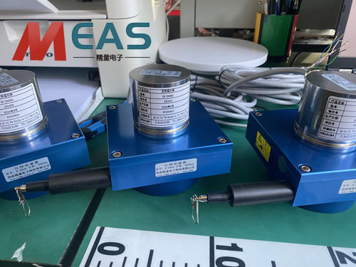 防爆拉線位移編碼器為內部的電子元件提供了安全保障